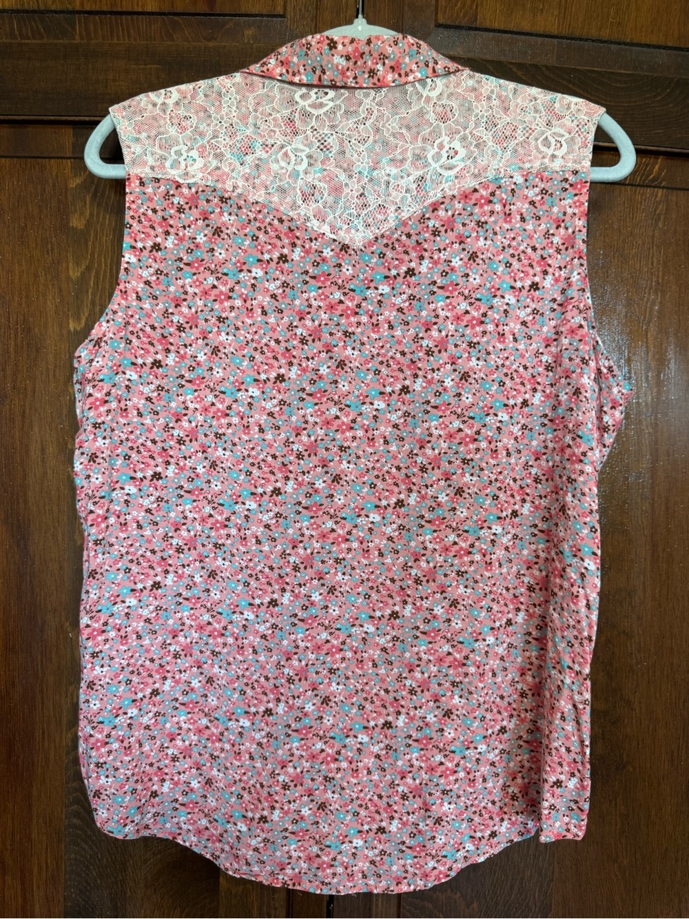 Wrangler Pink Floral Lace-Shoulder Sleeveless Snap-Front Blouse - Picture 4 of 4